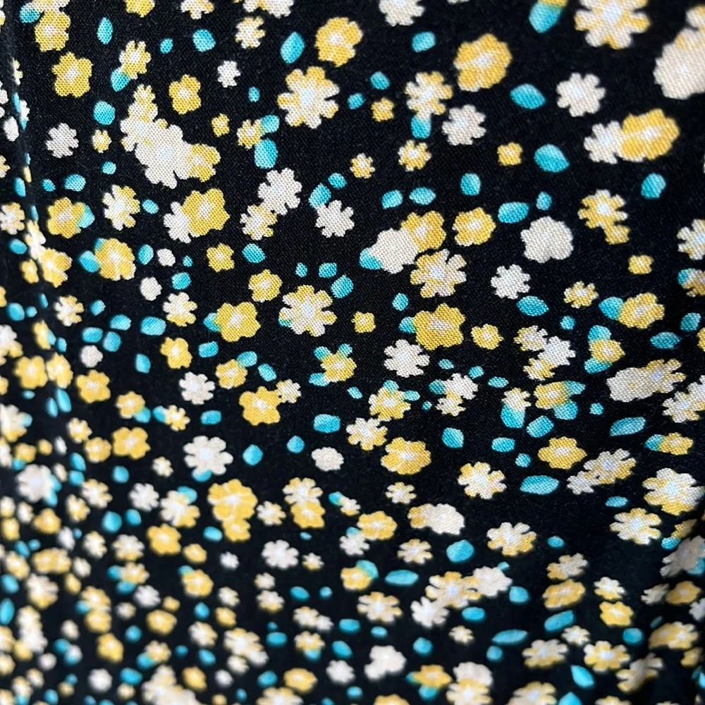 Forever 21 Ditsy Floral Summer Mini Swing Dress with Back Piece, size Medium - Picture 6 of 12